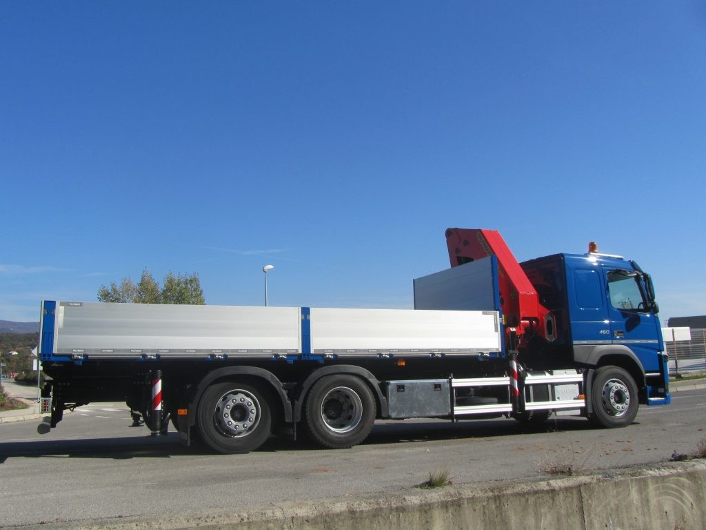 građevinarstvo_Palfinger_dizalica_PK_32080_D_i_aluminijski_tovarni_sanduk