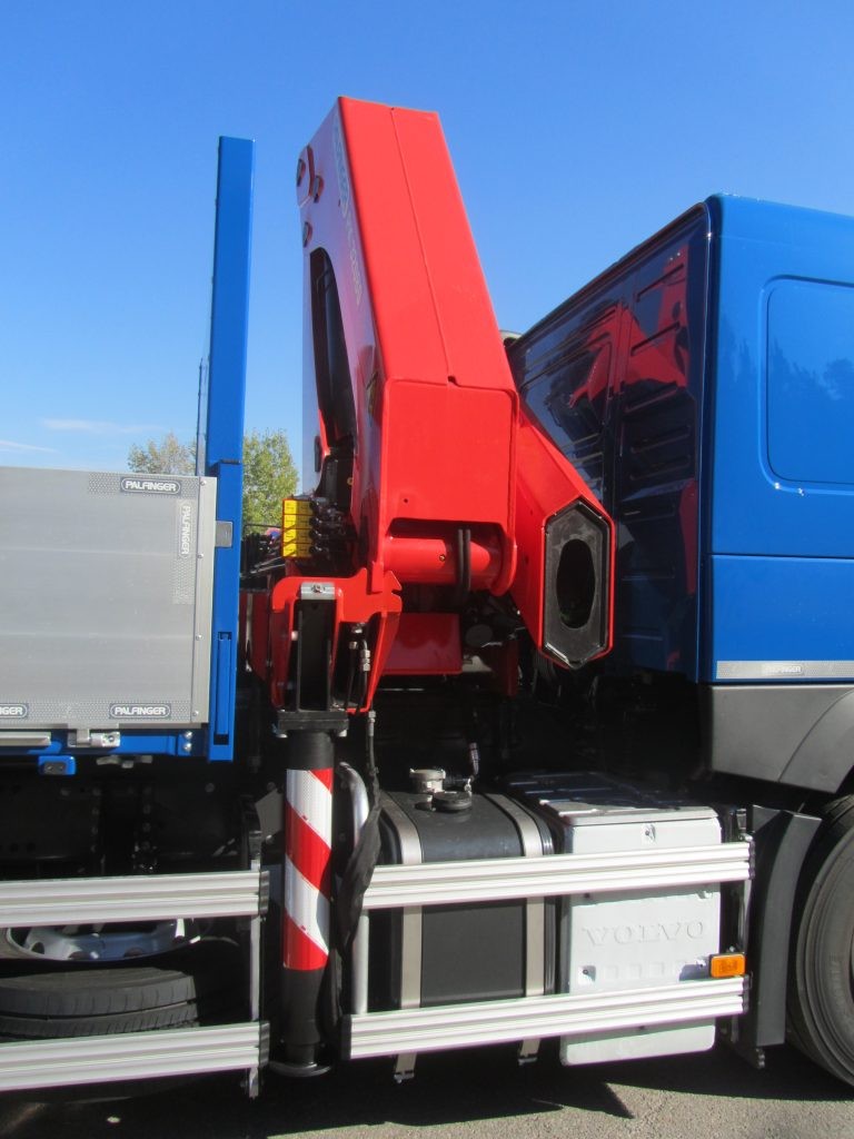 građevinarstvo_Palfinger_dizalica_PK_32080_D_i_aluminijski_tovarni_sanduk