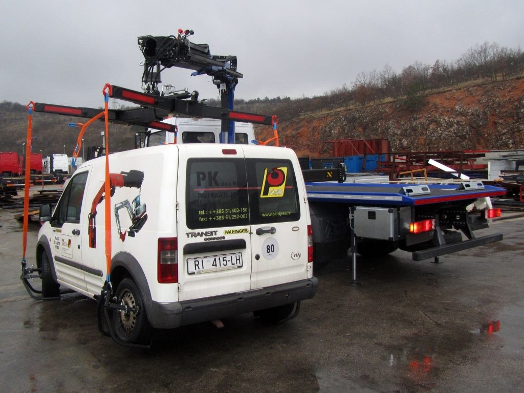 pauk_službe_Palfinger_dizalica_PK_13500_T_i_fiksna_platforma_pauk_vozila