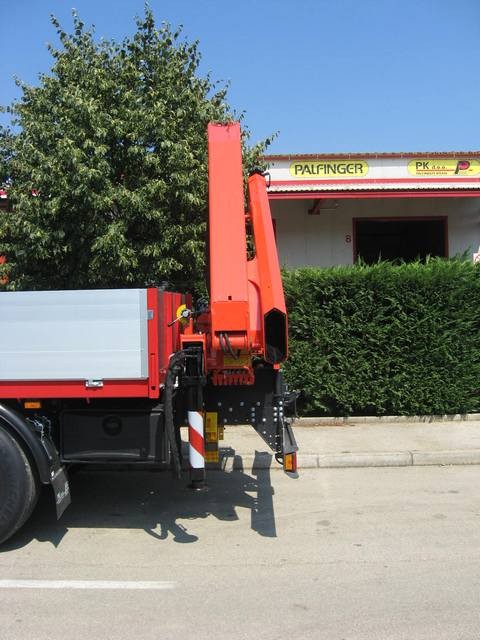 Palfinger_dizalica_PK_14080_i_tovarni_sanduk_kamionski_sanduci