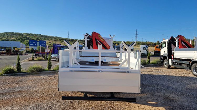 palfinger-dizalica-PK-17.001-SLD3-i-tovarni-sanduk-elektroprivreda