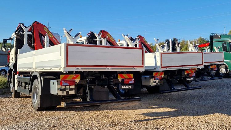 palfinger-dizalica-PK-17.001-SLD3-i-tovarni-sanduk-elektroprivreda