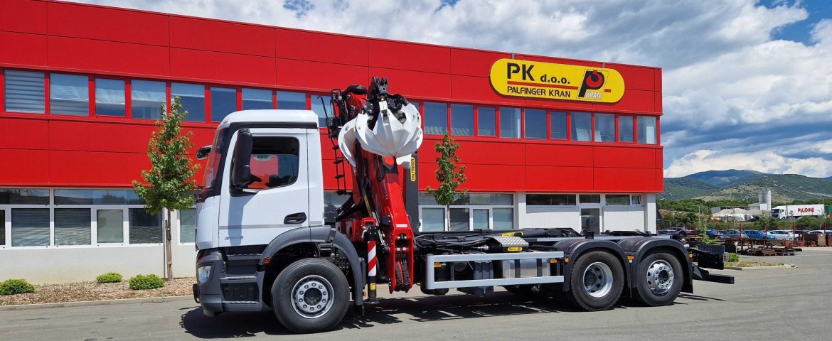 Recycling nadogradnja s Palfinger Epsilon dizalicom i navlakačem za EKOHOLD